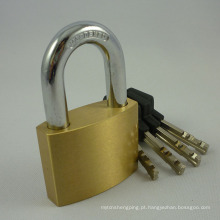 Padlock de latão de segurança em hardware